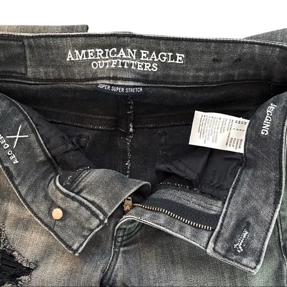 NEW | American Eagle | Super Super Stretch Washed Black Ripped Jegging | Size 0 - Picture 4 of 7